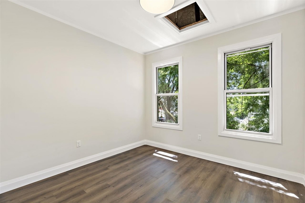 289 Van Nostrand Ave - Photo 1