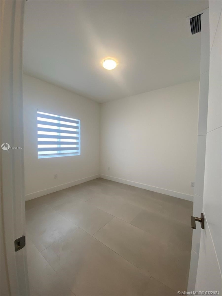 3586 Franklin Ave - Photo 15