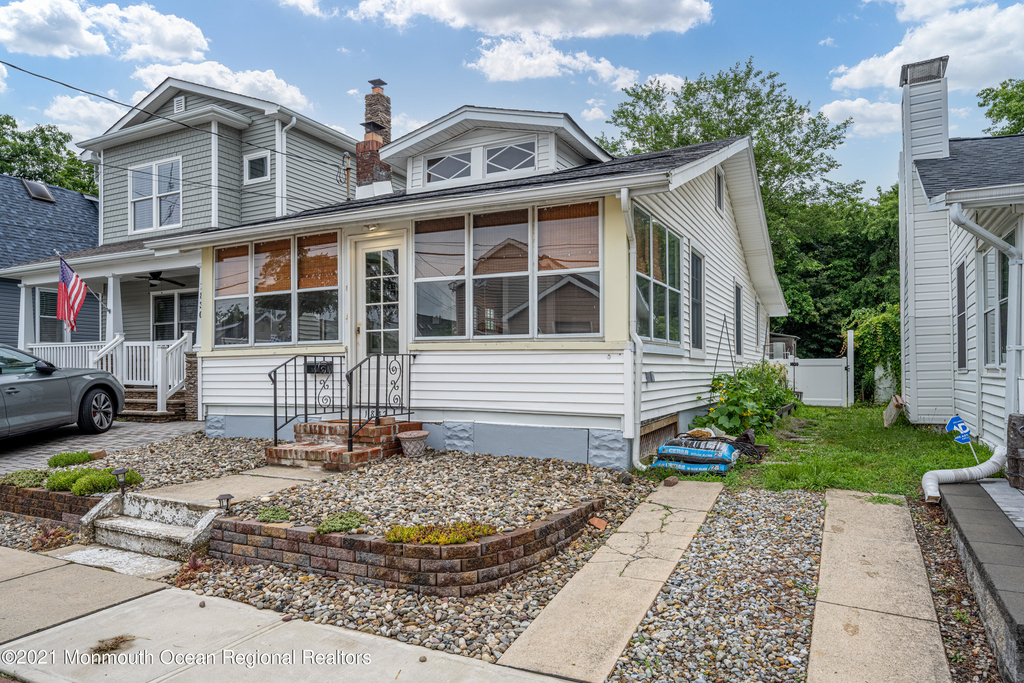 1832 Briarwood Terrace - Photo 1