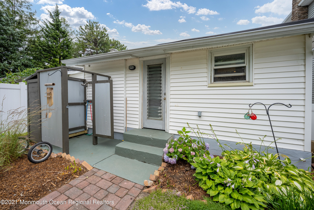 1832 Briarwood Terrace - Photo 10