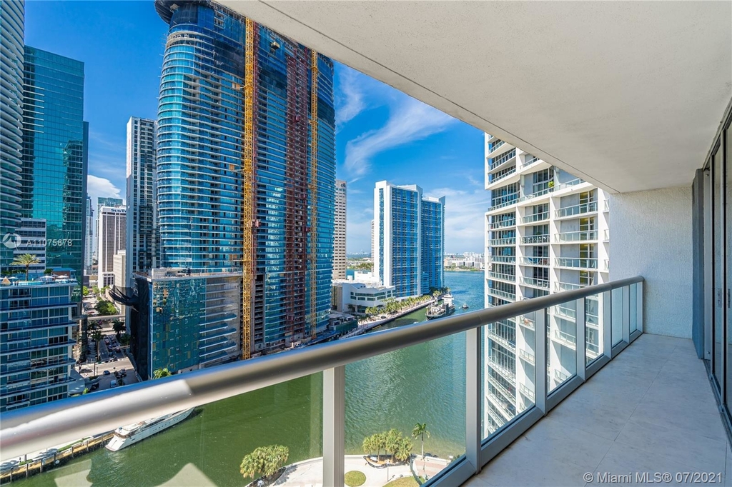 475 Brickell Ave - Photo 2