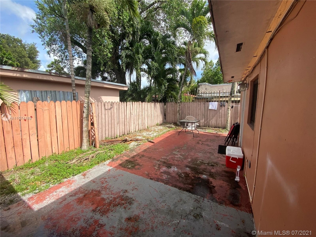 2460 Nw 15th St - Photo 42