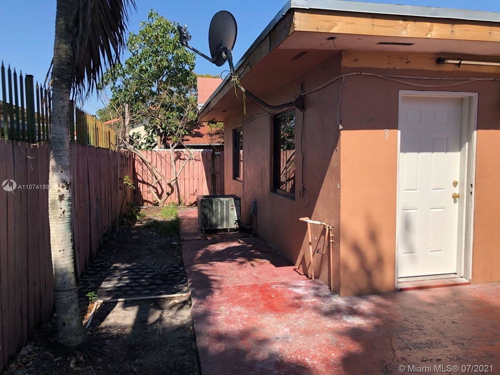 2460 Nw 15th St - Photo 12