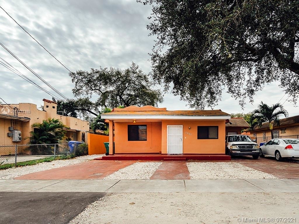 2460 Nw 15th St - Photo 0