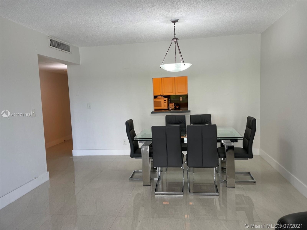 19380 Collins Ave - Photo 3