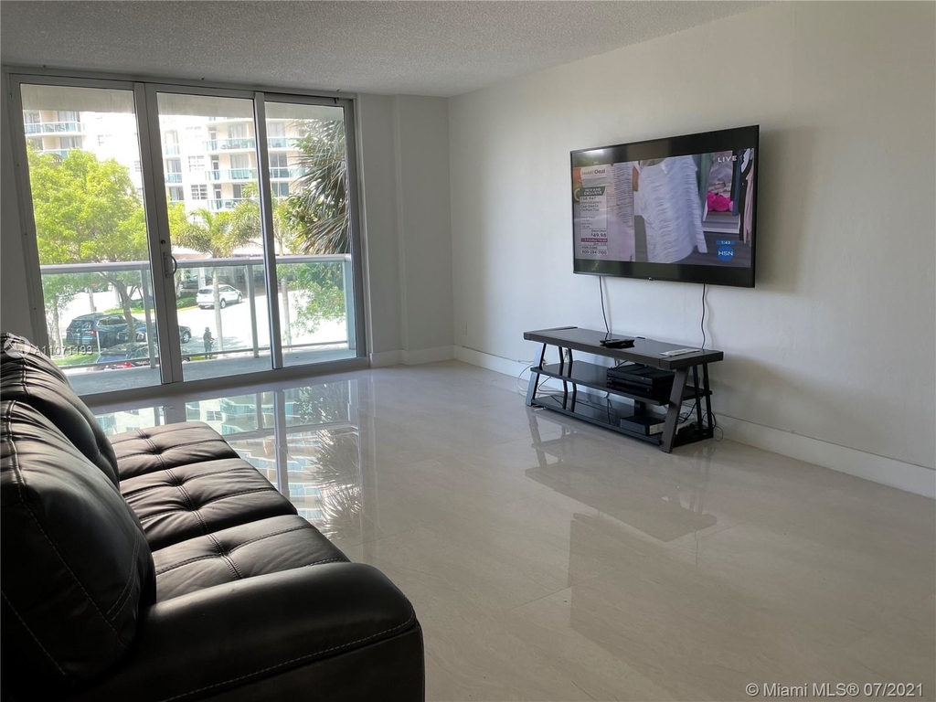 19380 Collins Ave - Photo 0