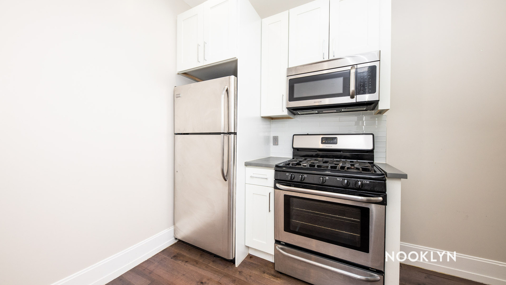 308 Sterling St - Unit: 4H - Photo 4