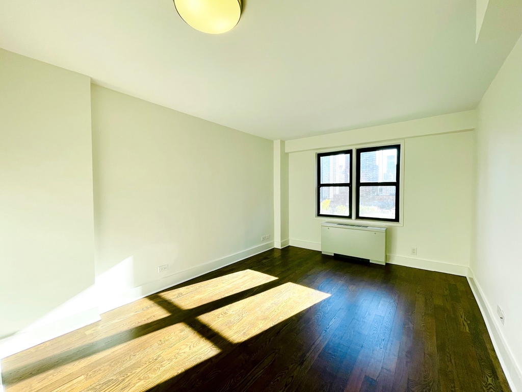 220 East 63rd Street - Photo 8