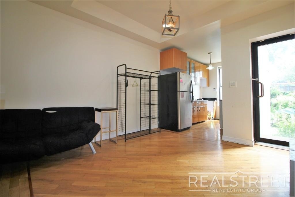 411 Rogers Avenue - Photo 1