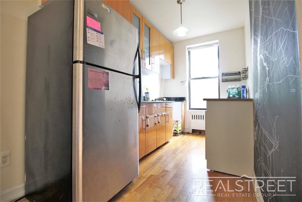 411 Rogers Avenue - Photo 2