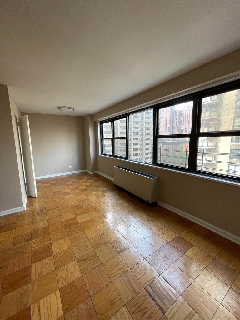 East 86th Street, New York, NY 10028 - Photo 3