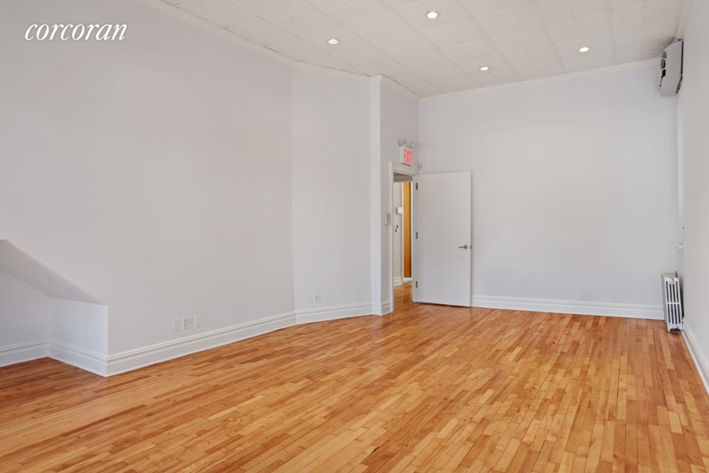 404 East 11th Street - Photo 5