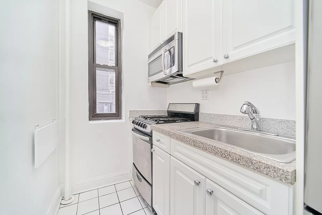 124 East 24th Street - Photo 3