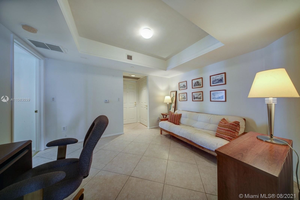 18671 Collins Ave - Photo 18