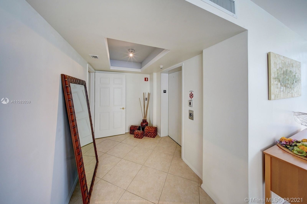 18671 Collins Ave - Photo 5
