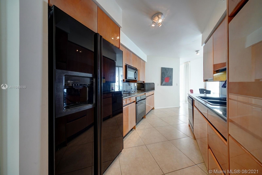 18671 Collins Ave - Photo 12