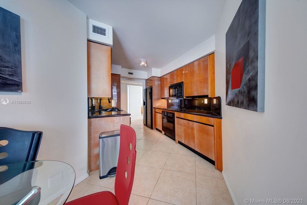 18671 Collins Ave - Photo 14