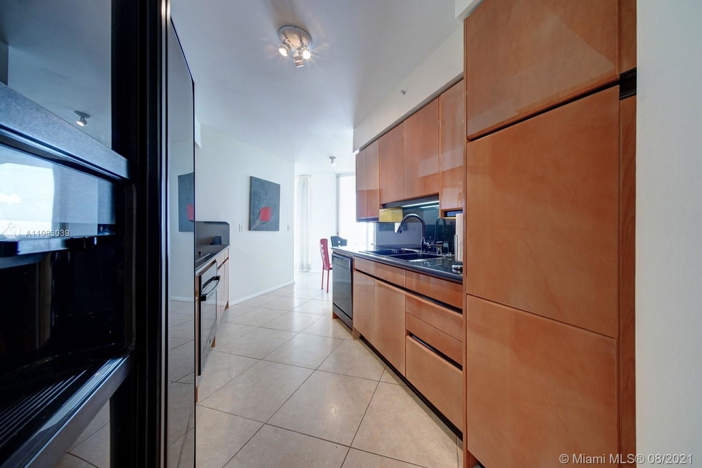 18671 Collins Ave - Photo 11