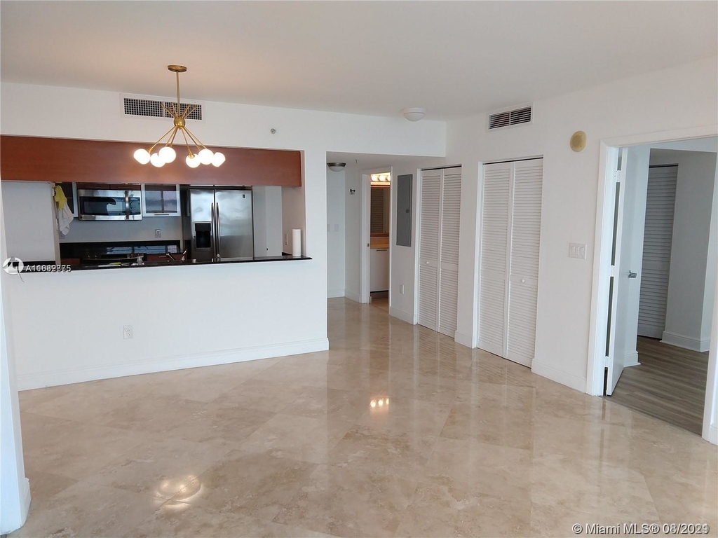 1800 N Bayshore Dr - Photo 9