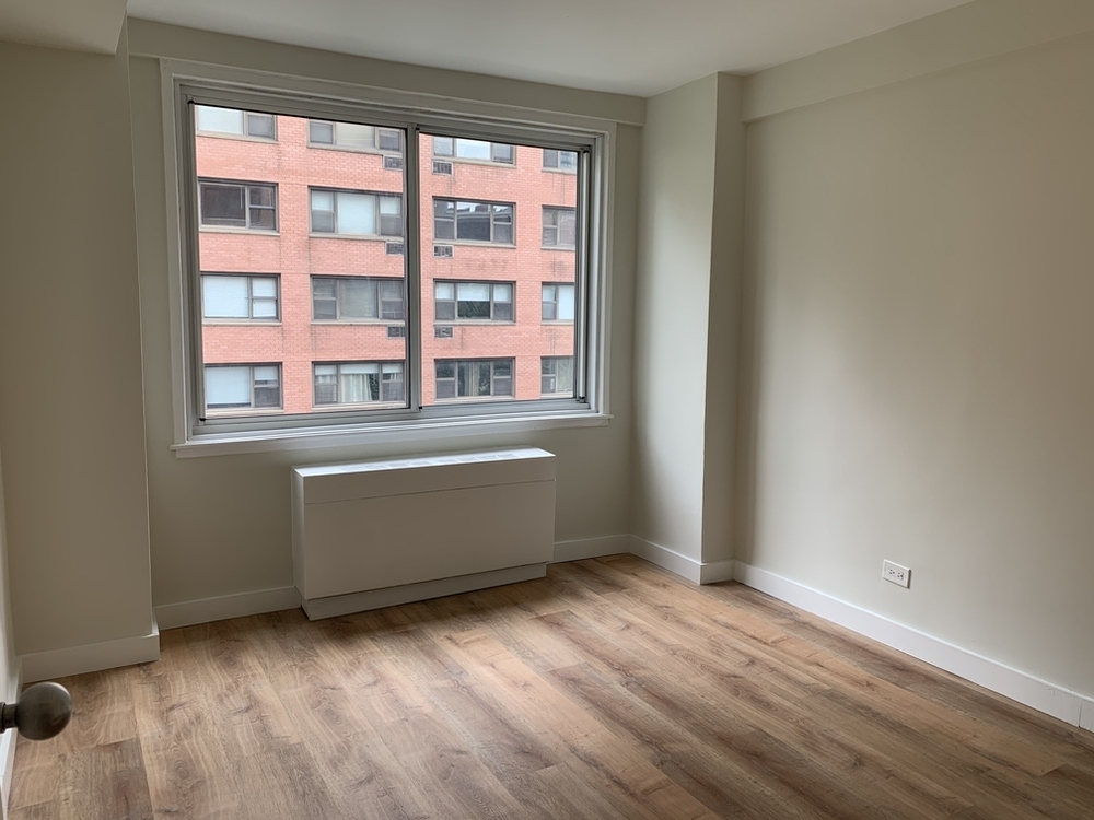  East 51st Street 2nd avenue  - Photo 5