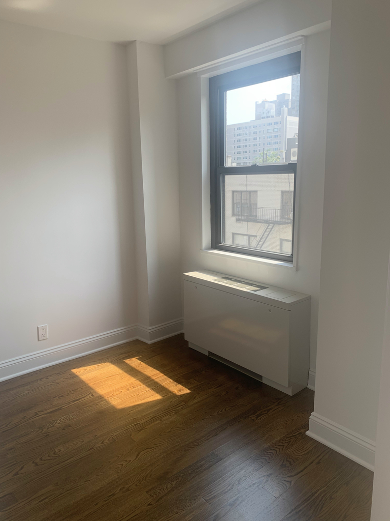 401 East 88th Street - Photo 9