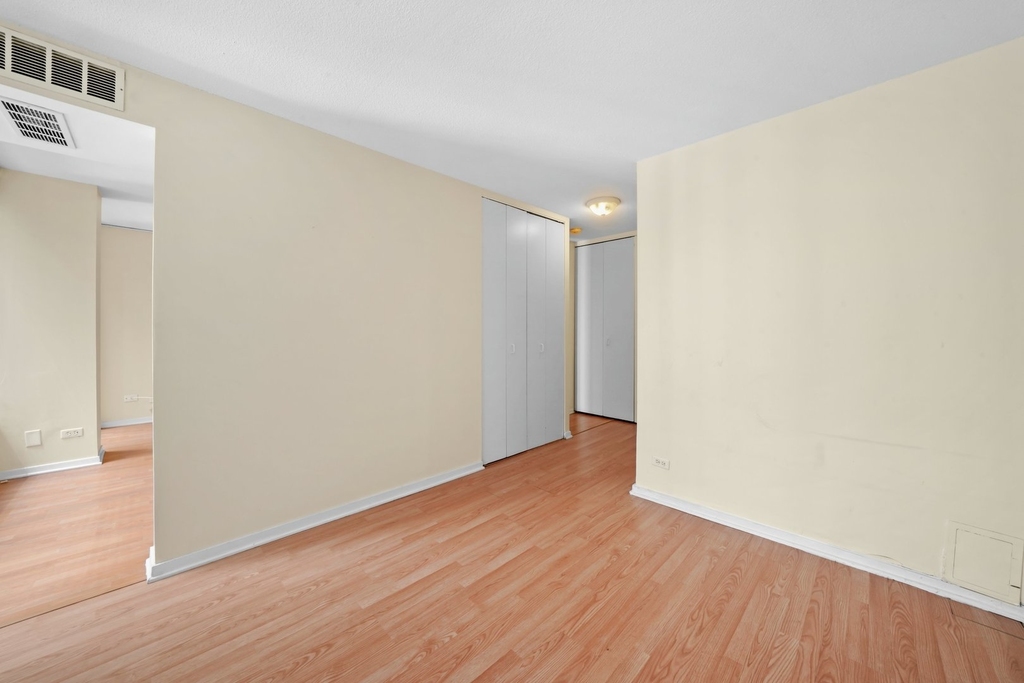 230 East Ontario Street - Photo 6