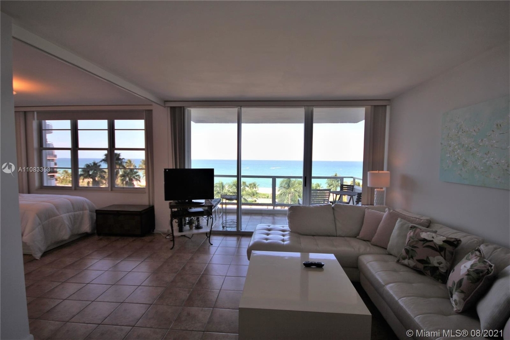5151 Collins Ave - Photo 3