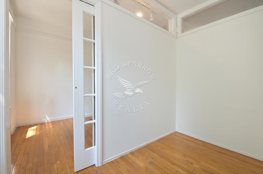 338 East 61st Street - Photo 11