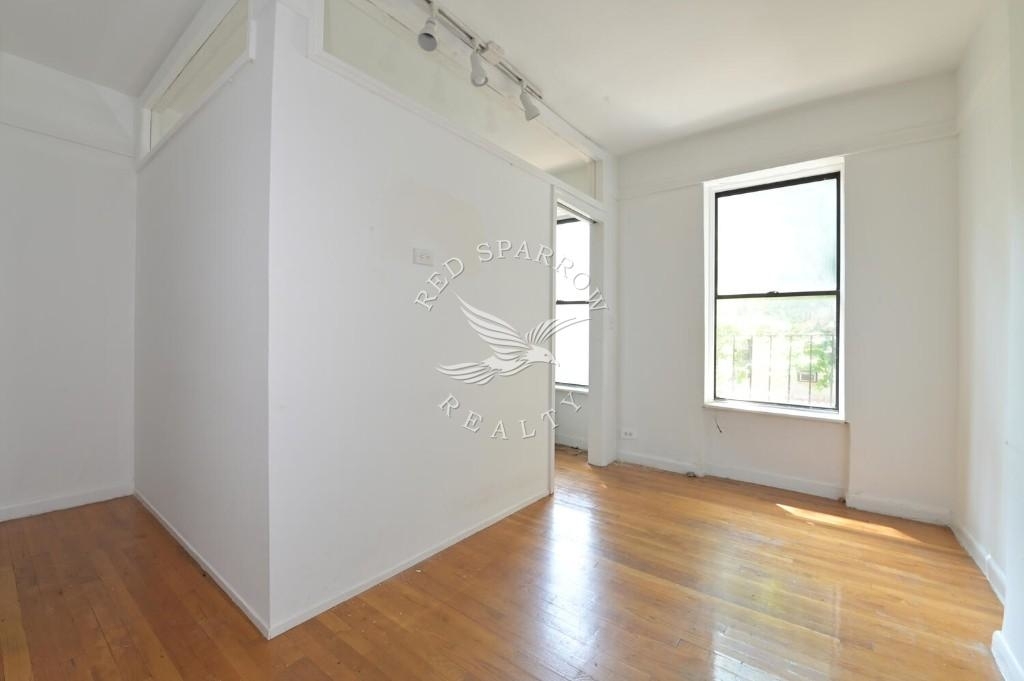 338 East 61st Street - Photo 2