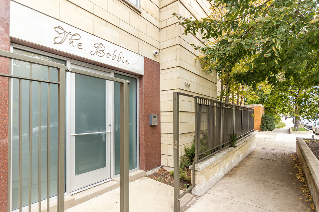 900 West Hubbard Street - Photo 1