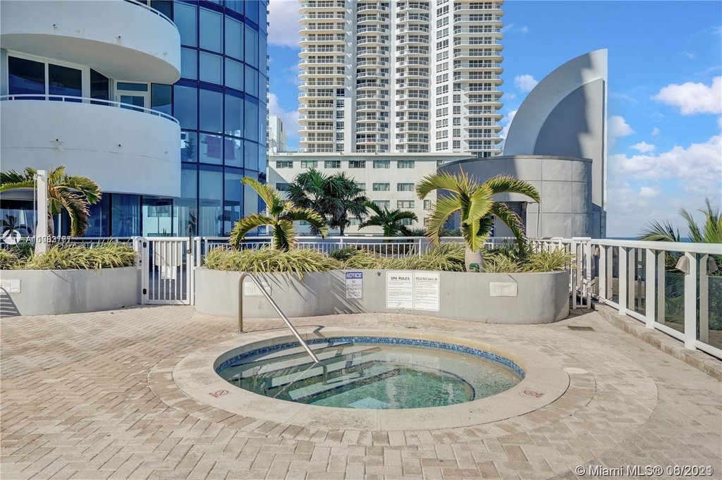 6301 Collins Ave - Photo 43