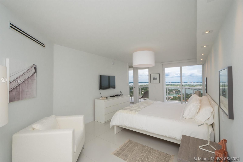 6301 Collins Ave - Photo 10