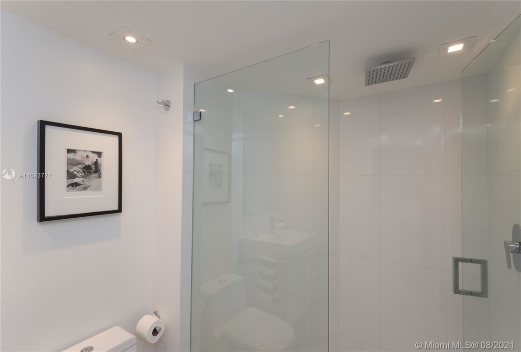 6301 Collins Ave - Photo 14