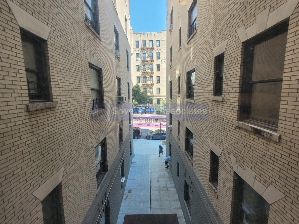 100 Cabrini Boulevard - Photo 5