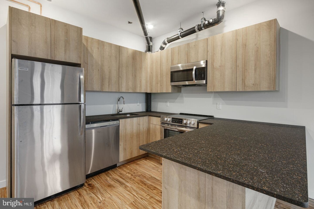 1231 Wood Street - Photo 2