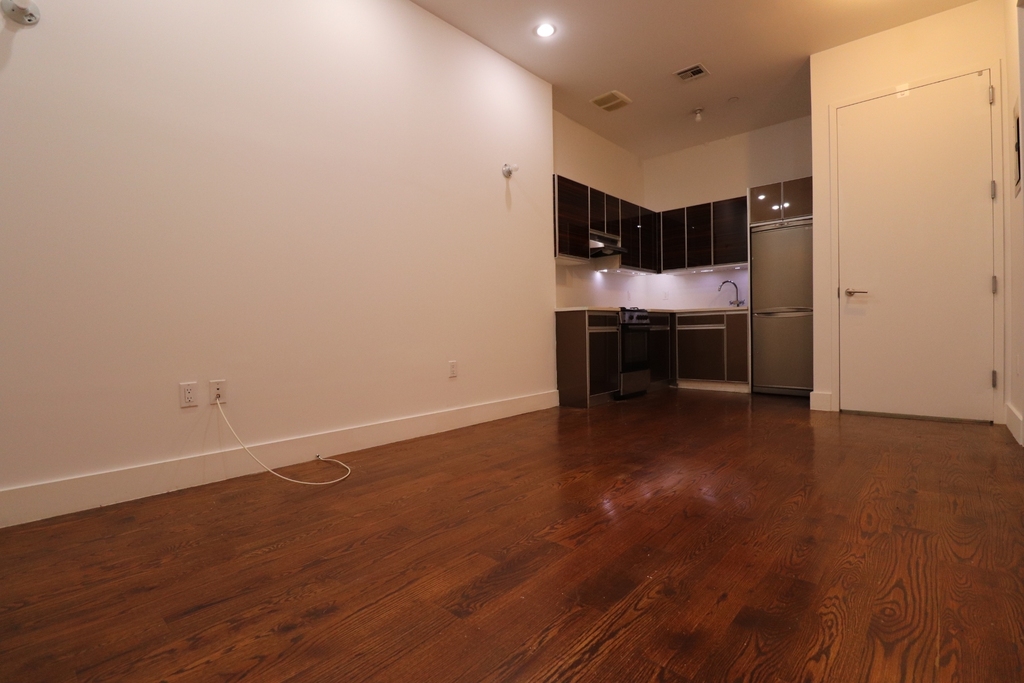 1072 Bergen Street - Photo 5