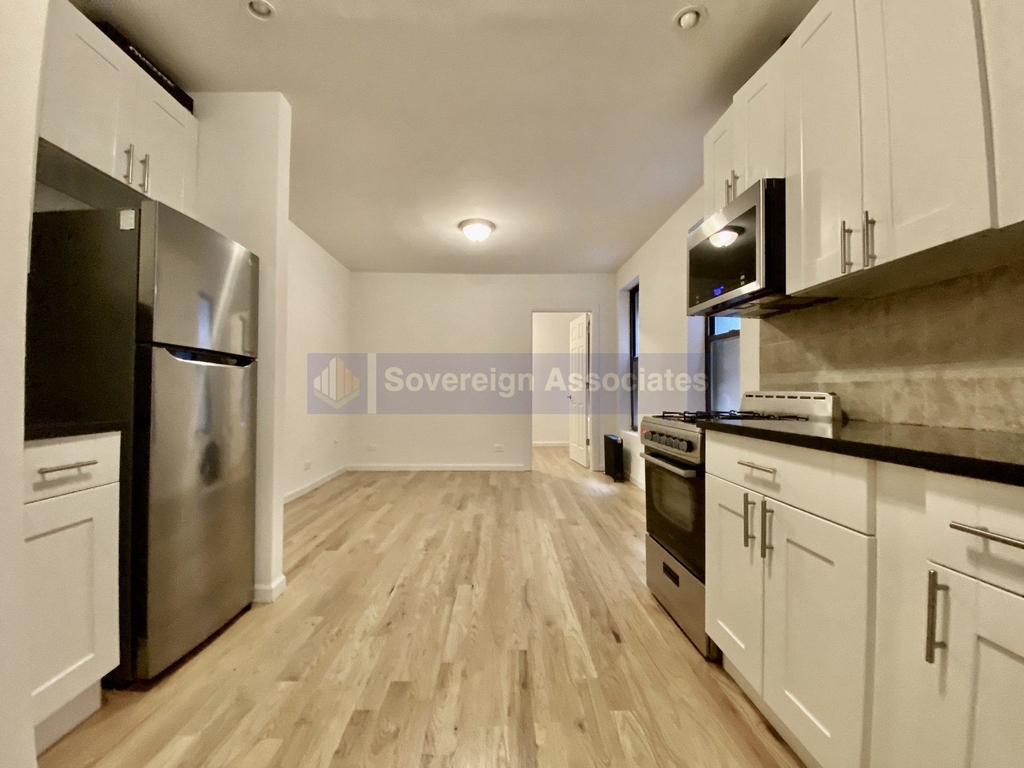 1270 First Avenue - Photo 2