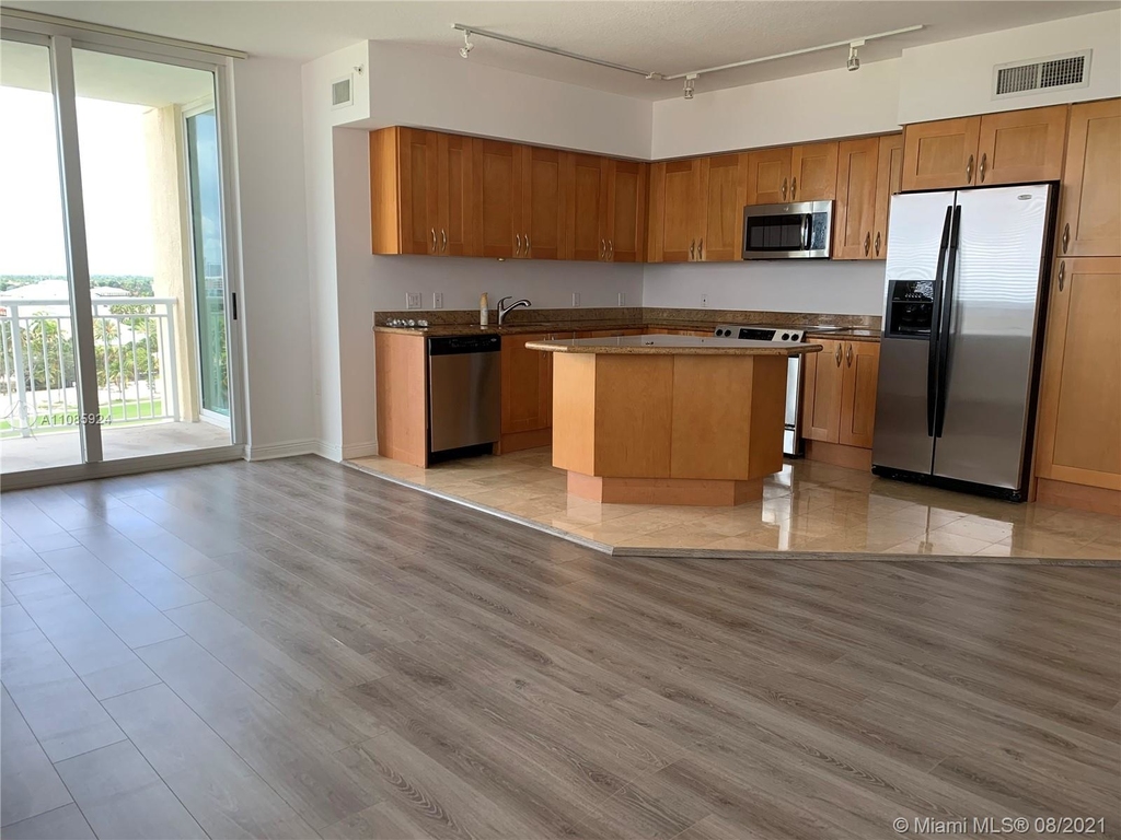 1745 E Hallandale Beach Blvd - Photo 2