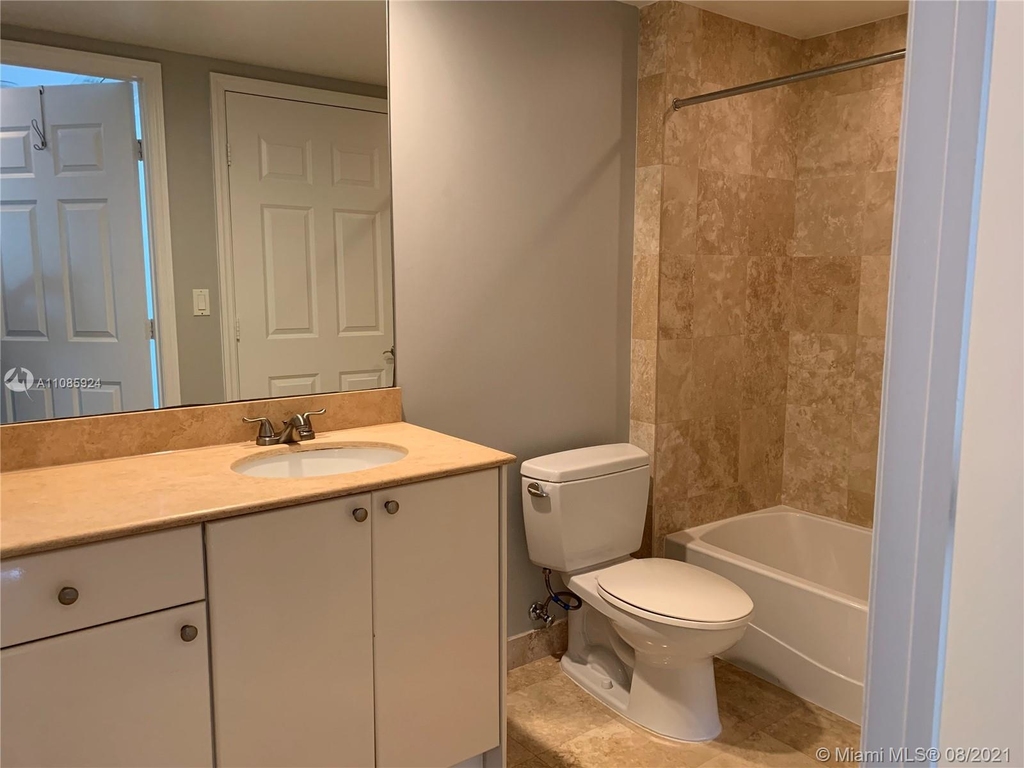 1745 E Hallandale Beach Blvd - Photo 18