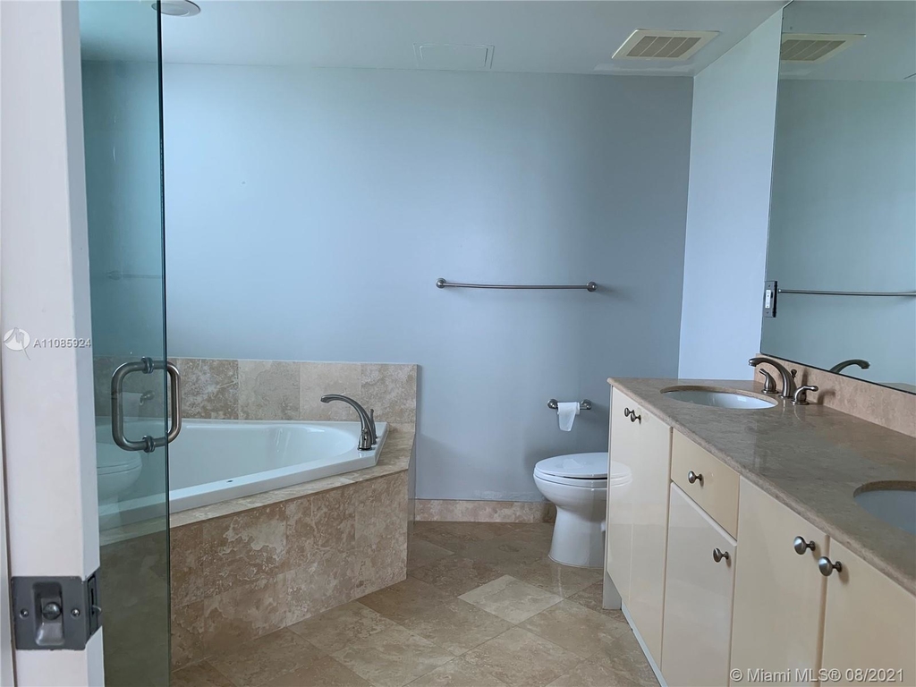 1745 E Hallandale Beach Blvd - Photo 16