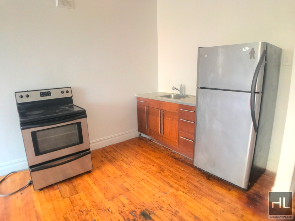 1087 Flushing Avenue - Photo 2