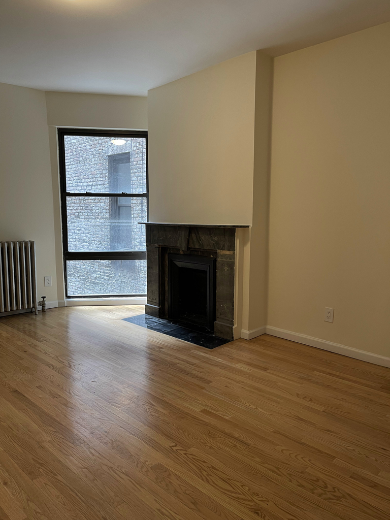 152 East 84th St - Photo 2