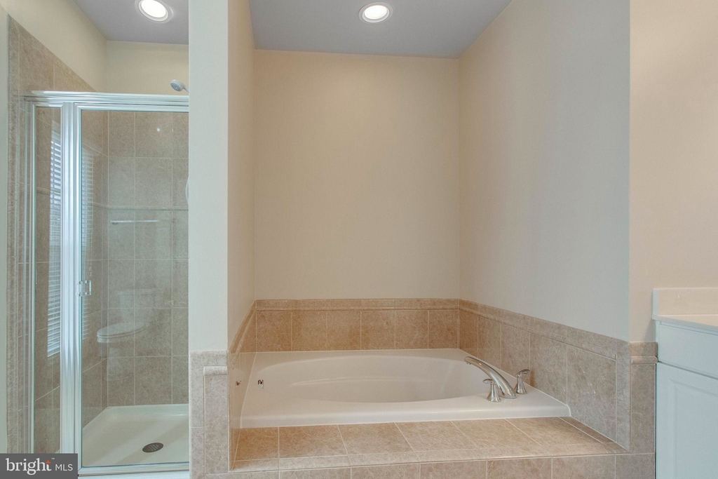 2905 Saintsbury Plaza - Photo 13