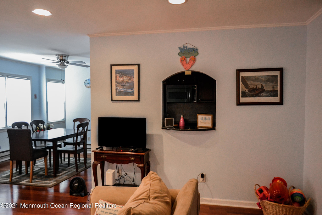 320 Maryland Avenue - Photo 6