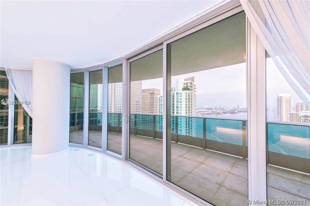 200 Biscayne Boulevard Way - Photo 2