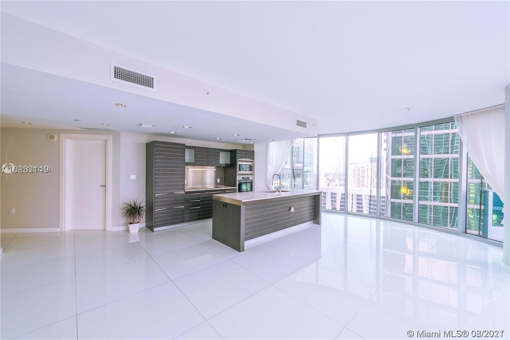 200 Biscayne Boulevard Way - Photo 3