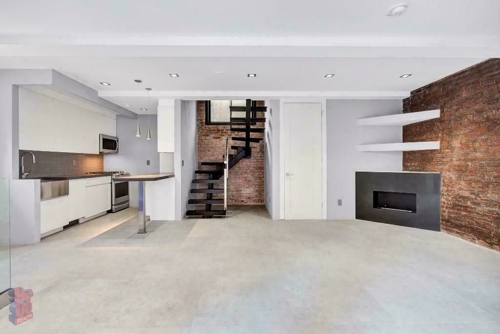 213 East 26 St - Photo 3