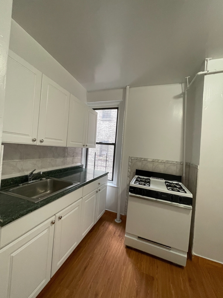 717 West 177th Street - Photo 7