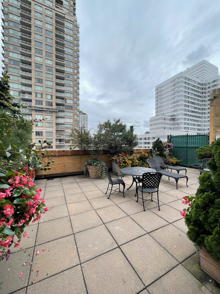 210 East 68th Street - Photo 6