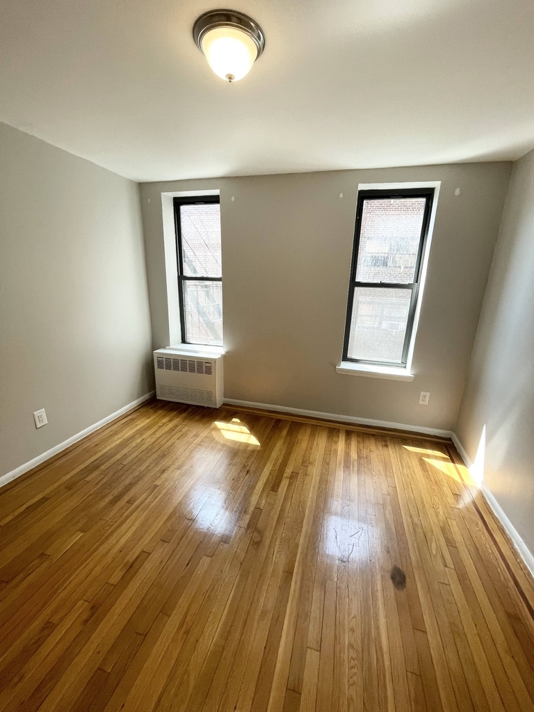 585 East 21st Street - Photo 10